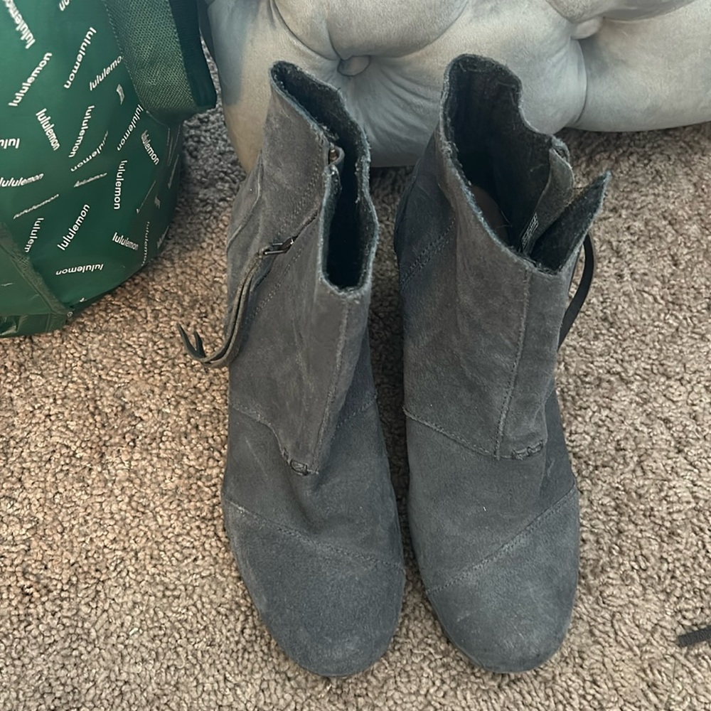 Tom’s wedge bootie